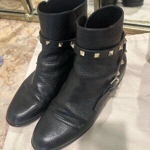 Valentino rockstud leather moto ankle boot 39